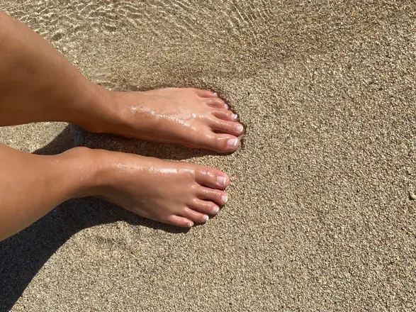 OnlyFans cuenta abbyspetitefeet header 2