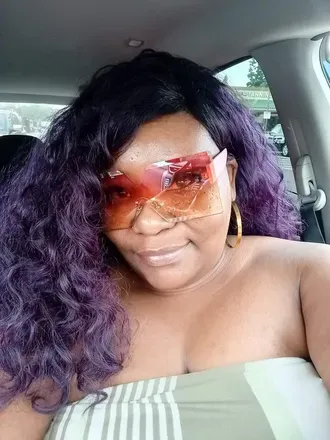 OnlyFans account  twinnpeaks avatar 1