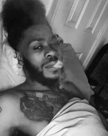 OnlyFans cuenta iamwhite327 header 2