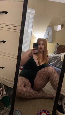OnlyFans cuenta curvyred97 header 2