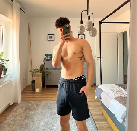 OnlyFans cuenta oriental_treet header 2