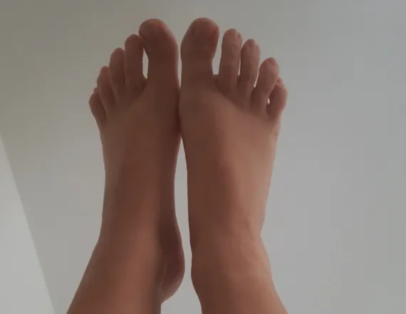 OnlyFans cuenta cute_littlefoot header 2