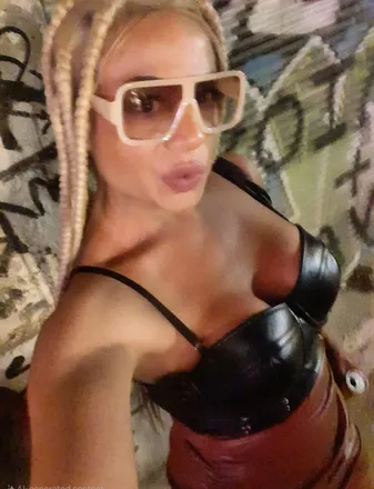 OnlyFans cuenta zanashemale header 2