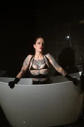 OnlyFans cuenta m-eris header 2