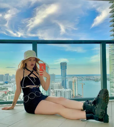 OnlyFans cuenta sashaleonne header 2
