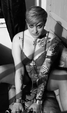 OnlyFans cuenta krewella_deville header 2
