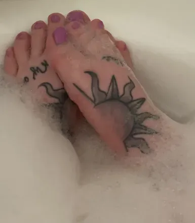 OnlyFans cuenta bubblestattedtootsies header 2