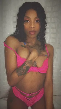 OnlyFans cuenta bubblebuttdior header 2