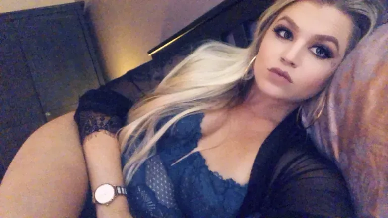 OnlyFans cuenta elise_stone_22 header 2