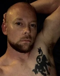 OnlyFans cuenta meetmeinthelou header 2