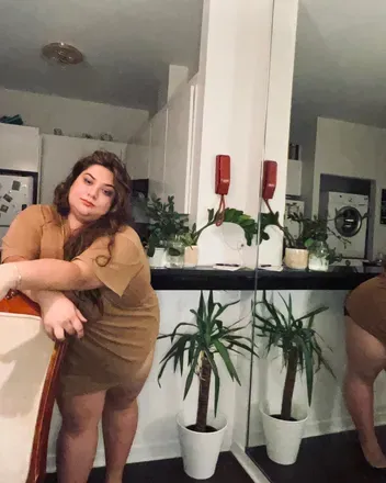 OnlyFans account  ari.mon header 2