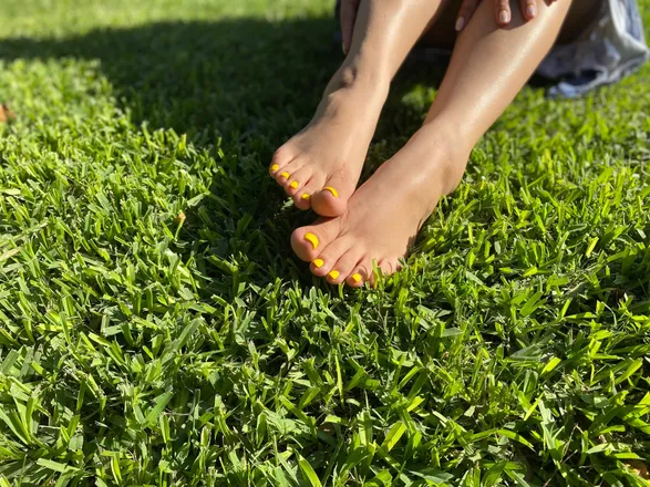 OnlyFans cuenta goldentoesgoddessx header 2