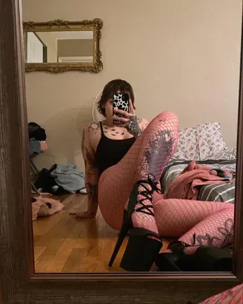 OnlyFans cuenta almondmilkbxtch header 2