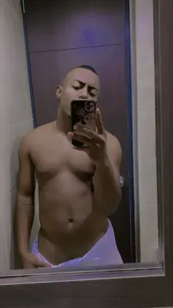 OnlyFans account  roblesmore avatar 1