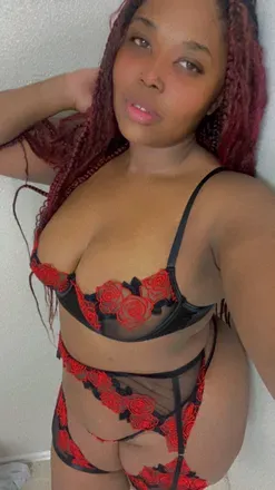 OnlyFans account  prettyella avatar 1