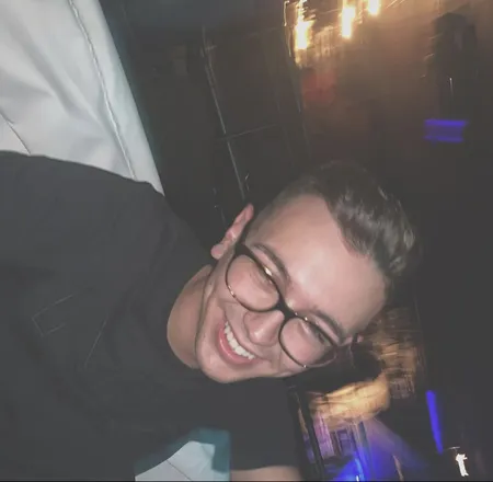 OnlyFans cuenta charlienudez header 2