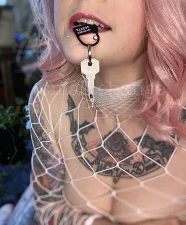 OnlyFans account  knockmyplantiesoff avatar 1