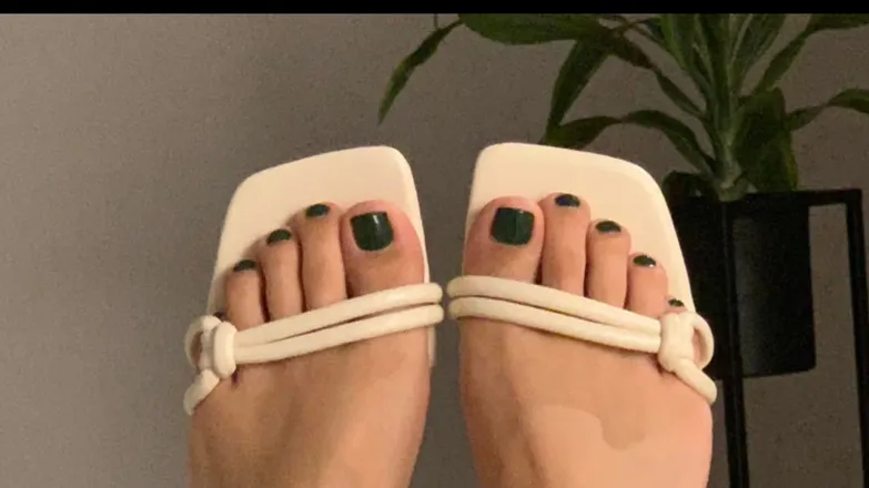 OnlyFans cuenta oursmallfeet header 2