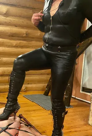 OnlyFans account  uknowthistnmomsface avatar 1