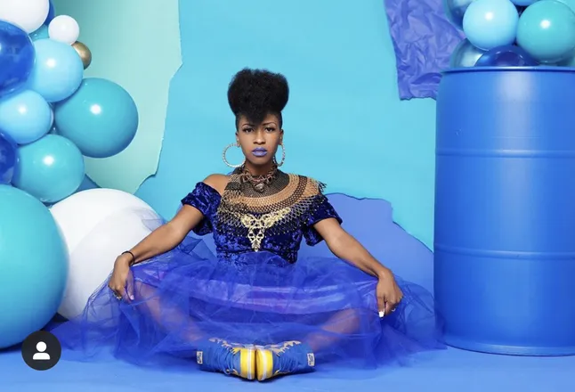 OnlyFans cuenta dresstomanifest header 2