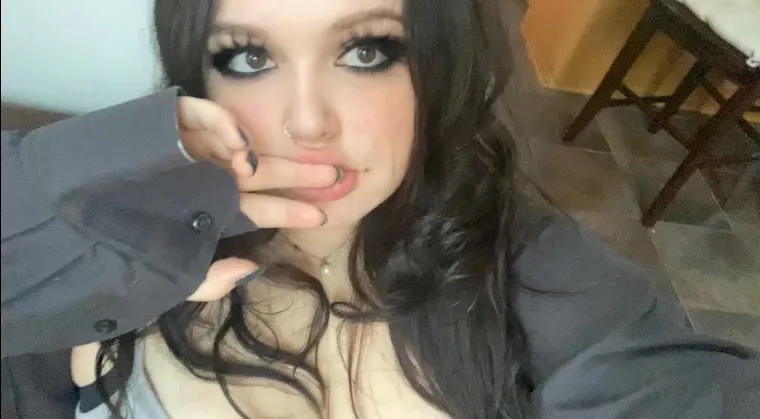 OnlyFans cuenta yourjuicylucy header 2