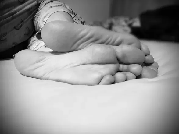 OnlyFans account  feet_ontheroad header 2