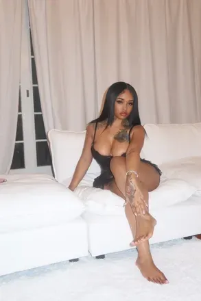 OnlyFans cuenta stunnagirllie header 2