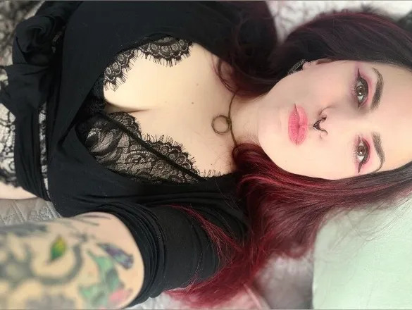 OnlyFans cuenta lunamoongirl header 2