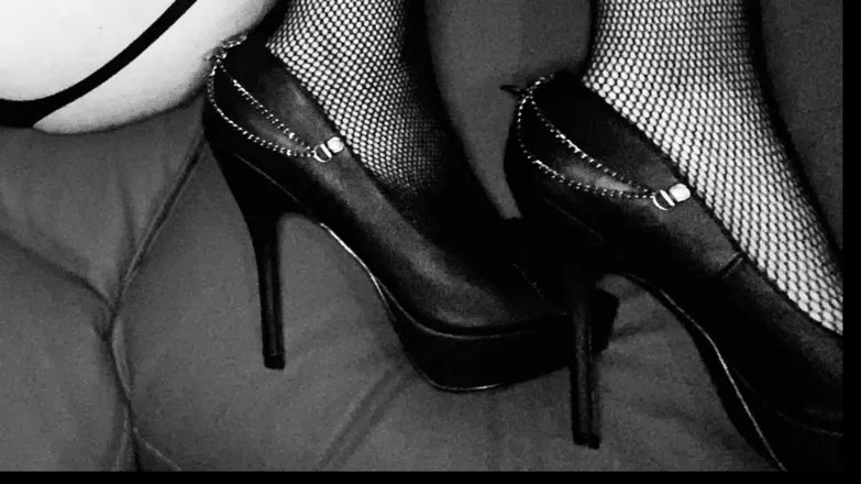 OnlyFans cuenta mistressmaewolfe header 2
