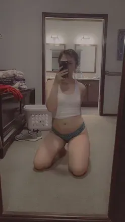 OnlyFans account  tinygrlshay avatar 1