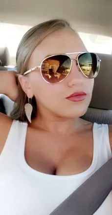 OnlyFans account  violetred header 2