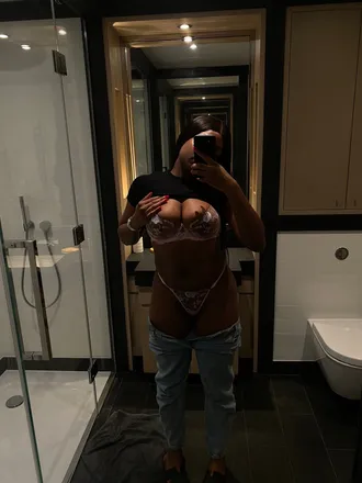 OnlyFans cuenta leonielavelle header 2