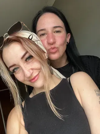 OnlyFans cuenta slipinsapphic avatar 1
