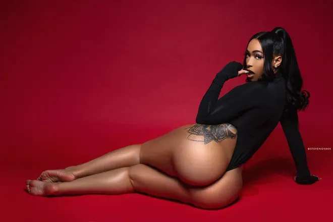 OnlyFans cuenta robynbanks header 2