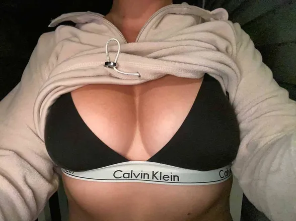 OnlyFans account  yourgirlem29 header 2