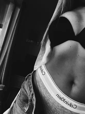 OnlyFans cuenta alexiacherry header 2