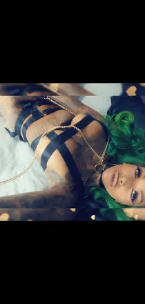 OnlyFans cuenta greenqueen4200 header 2