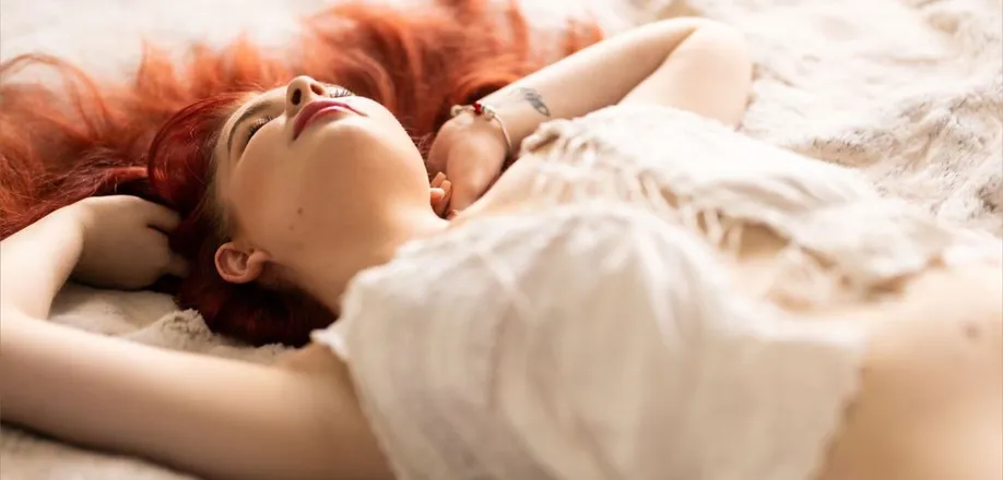 OnlyFans account  red_olivia header 2