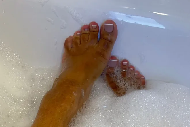OnlyFans cuenta prettyfeettwins1 header 2