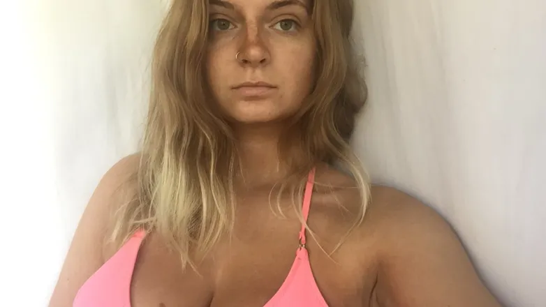 OnlyFans account  alexxxkiss header 2