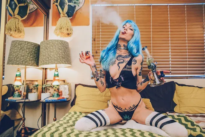OnlyFans account  peaches_n_crack header 2