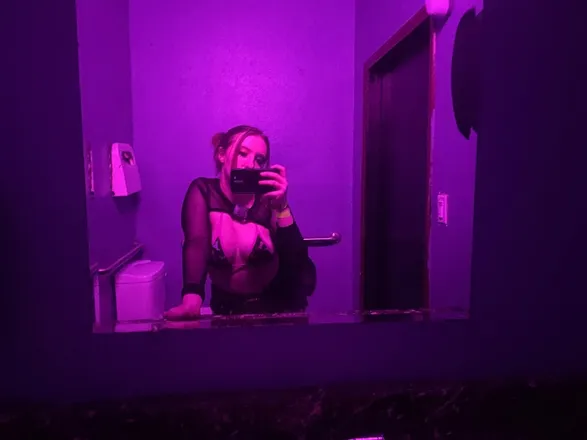 OnlyFans cuenta lovealy0 header 2