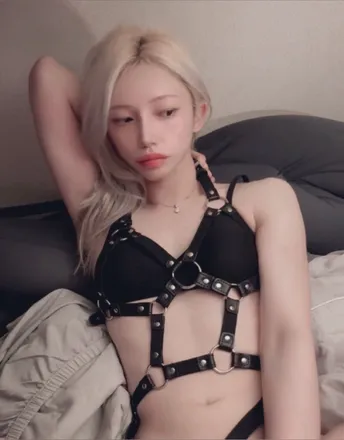 OnlyFans cuenta ayoung20 header 2