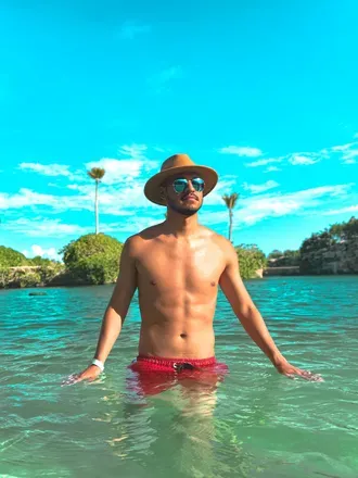 OnlyFans account  aglezu avatar 1