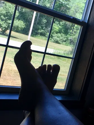 OnlyFans cuenta backyardbarefoot header 2