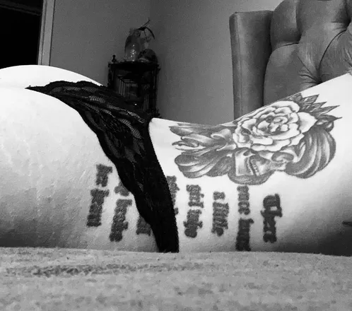 OnlyFans cuenta olivveoyll header 2