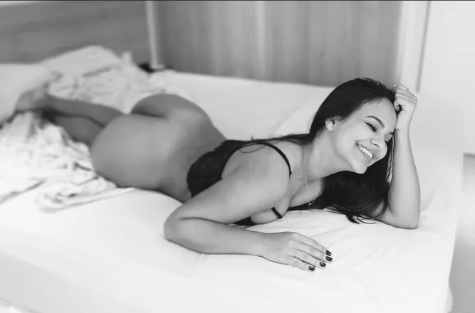 OnlyFans cuenta iarasalmeida header 2