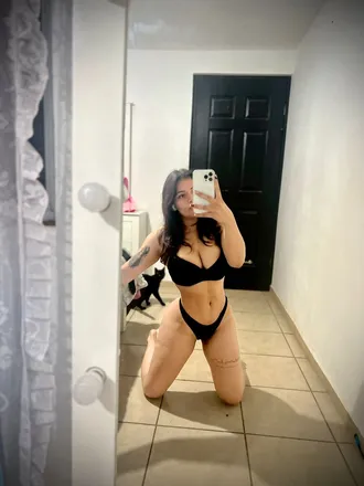 OnlyFans cuenta bellaadeya header 2