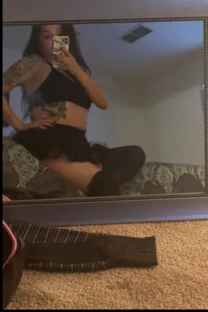 OnlyFans account  tatteddesi header 1