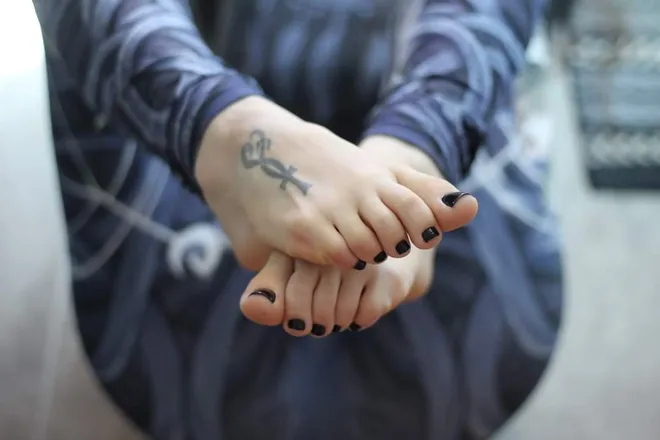 OnlyFans cuenta chichifeets header 2